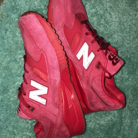 All red suede New Balance - Picture 3 of 3